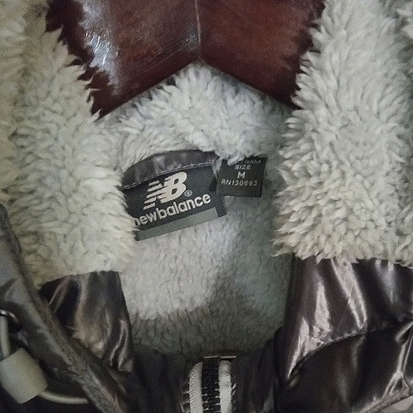 Gently Used New Balance Gray Puffer Jacket Inside Lined Size M - Picture 2 of 3